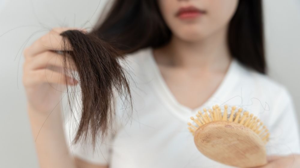 傷んだ髪の毛のイメージ